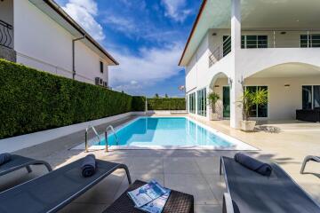 Modern 4 Bedroom Pool Villa in Good Location