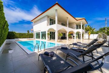 Modern 4 Bedroom Pool Villa in Good Location