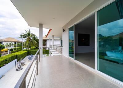 Modern 4 Bedroom Pool Villa in Good Location