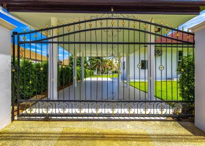 Private 6 Bedroom Pool Villa