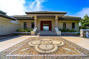 Luxury Mansion On Black Mountain Golf Course