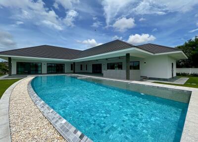 Modern 4 Bed Pool Villa on Large Land Plot