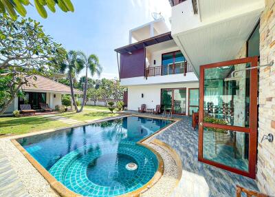 4 Bed Pool Villa, 200m from Dolphin Bay Beach