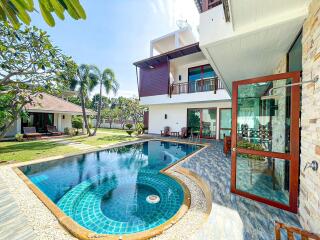 4 Bed Pool Villa, 200m from Dolphin Bay Beach