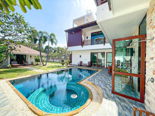 4 Bed Pool Villa, 200m from Dolphin Bay Beach