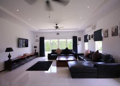 Mali Residence: 3 Bedroom Pool Villa