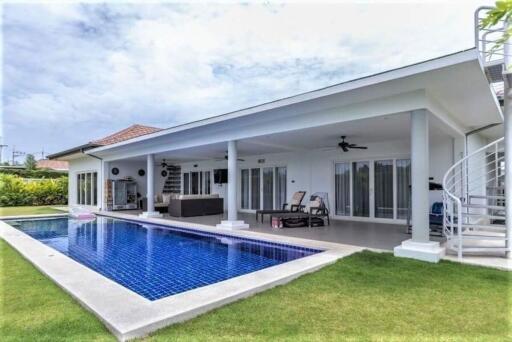 Mali Residence: 3 Bedroom Pool Villa