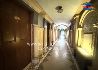 Hallway with decorative columns and tiled floor, showing room number 506