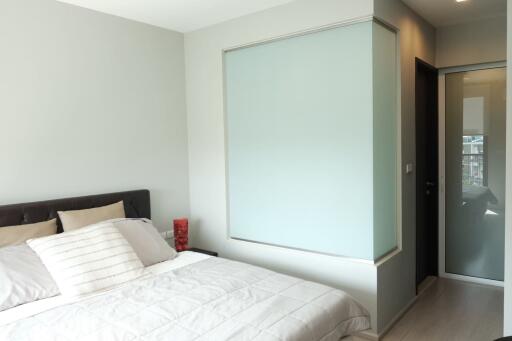 Modern bedroom with bed and decorative glass partition