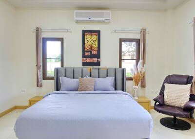 บ้านหลังนี้มี 2 ห้องนอน  อยู่ในโครงการชื่อ SP3 Village East Pattaya  ตั้งอยู่ที่