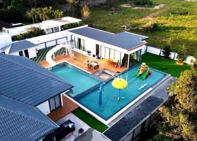 Luxury pool villa on big Landplot for sale