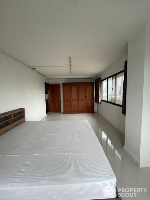 2-BR Apt. near BTS Ekkamai