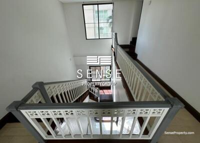 Spacious private house for rent in Thonglo
