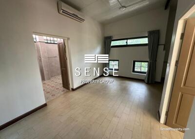 Spacious private house for rent in Thonglo