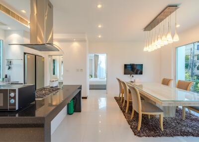 Bright and modern open-concept kitchen and dining area