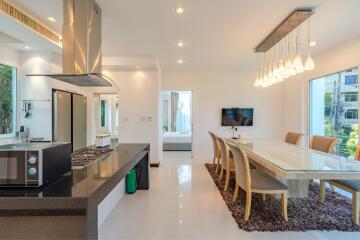 Bright and modern open-concept kitchen and dining area