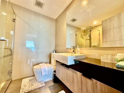 Modern bathroom with large mirror and shower