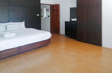 Baan Klang: 2 Bedroom Condo