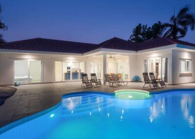 Orchid Paradise: Modern 4 Bedroom Pool Villa