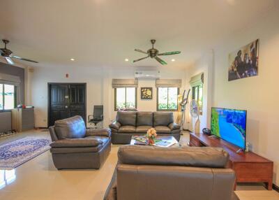 The Heights 2: Very Well Maintained 3 Bedroom Pool Villa