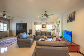 The Heights 2: Very Well Maintained 3 Bedroom Pool Villa