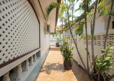 Baan Norway: 3 Bed Pool Villa in Soi 94