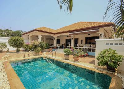 Baan Norway: 3 Bed Pool Villa in Soi 94