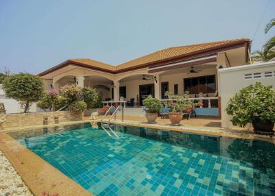 Baan Norway: 3 Bed Pool Villa in Soi 94