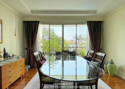 Spacious dining room with large glass table and chairs