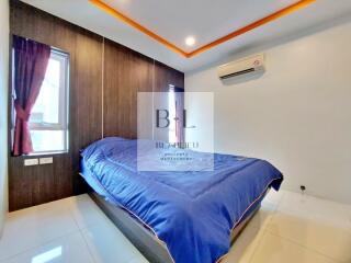 Bedroom with double bed and air conditioning