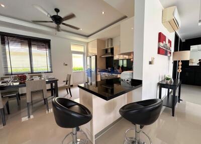 4 Bedrooms House in Whispering Palms East Pattaya H011704