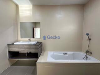 4 Bedrooms House in Siam Gardens East Pattaya H011699