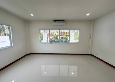 4 Bedrooms House in Siam Gardens East Pattaya H011699