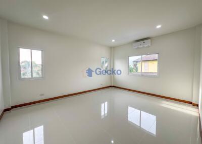 4 Bedrooms House in Siam Gardens East Pattaya H011699