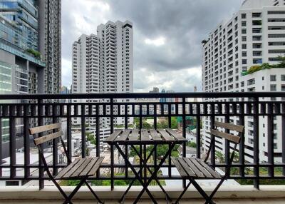 Condo Sukhumvit 11 Large Living Room