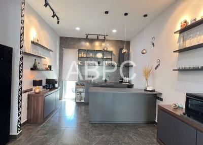 3 Bedrooms 4 Bathrooms in Huay Yai