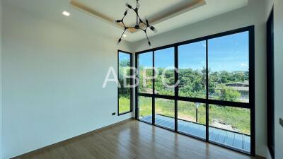 5 Bedrooms 5 Bathrooms in Huay yai