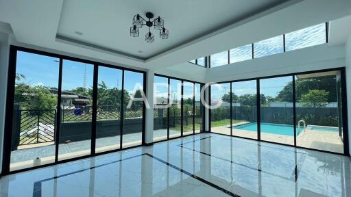 5 Bedrooms 5 Bathrooms in Huay yai