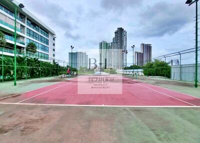 Outdoor tennis court near buildings