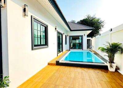 Family house with pool in Soi Siam Country Club Road