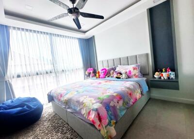Stunning 3-Bedroom Condo in Jomtien