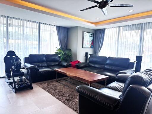 Stunning 3-Bedroom Condo in Jomtien