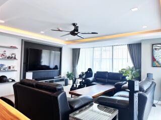 Stunning 3-Bedroom Condo in Jomtien