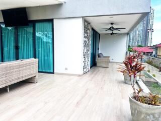 Stunning 3-Bedroom Condo in Jomtien