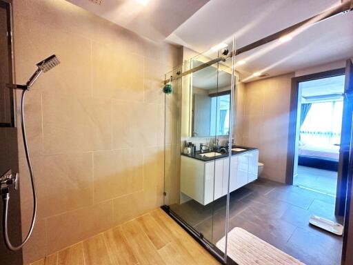 Stunning 3-Bedroom Condo in Jomtien