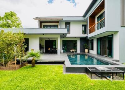 Modern Pool Villa for Sale with a Large Land 1 Rai 73 Ngan, Located in Nam Phrae