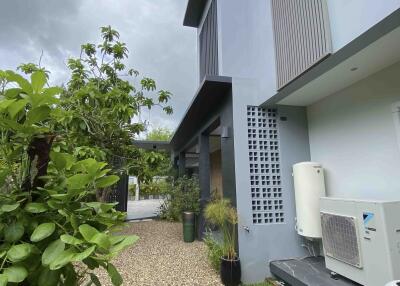 Modern Pool Villa for Sale with a Large Land 1 Rai 73 Ngan, Located in Nam Phrae