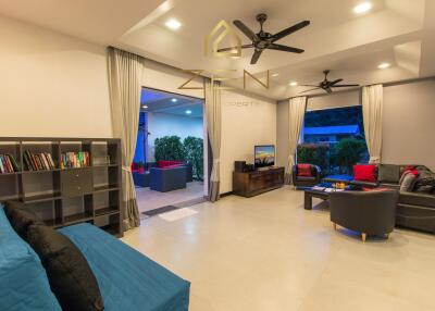Modern Villa with 4 Bedrooms in Rawai for Rent