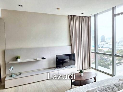 1 Bed 1 Bath 54 SQ.M The Room Sukhumvit 21