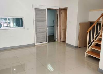 Townhouse for Rent in Bang Phli